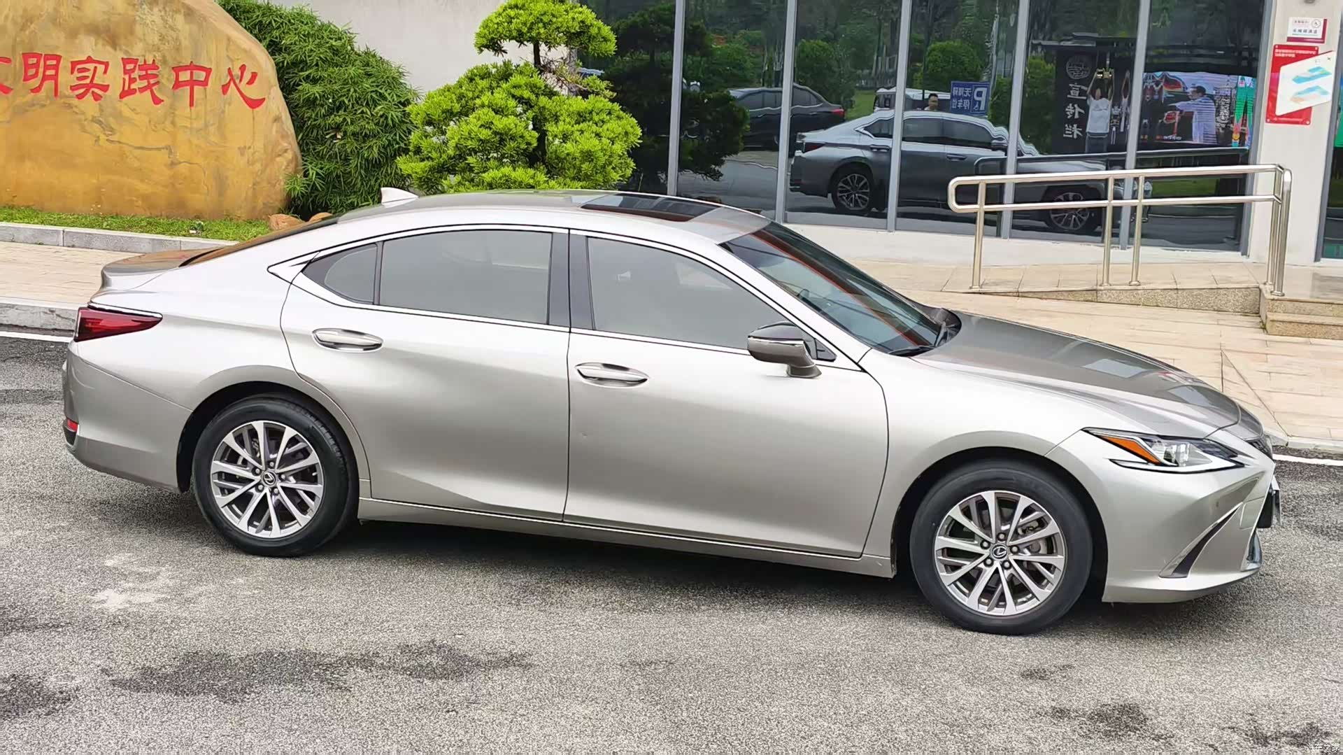 Lexus ES, 2022 12