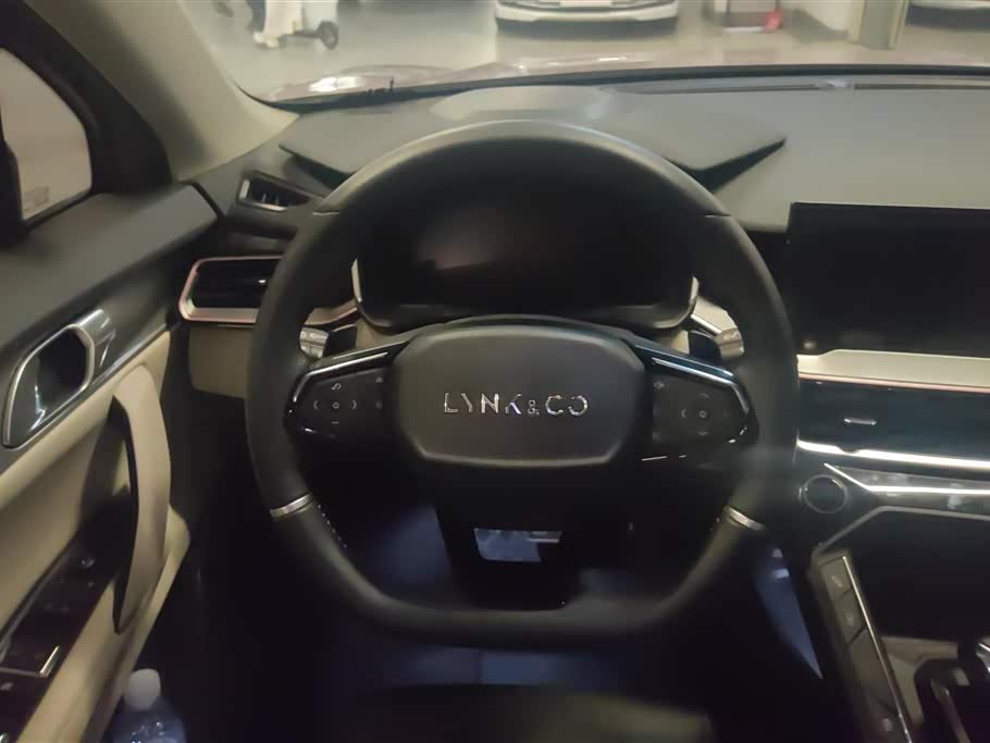 Lynk & Co 06 Lynk & Co 06
