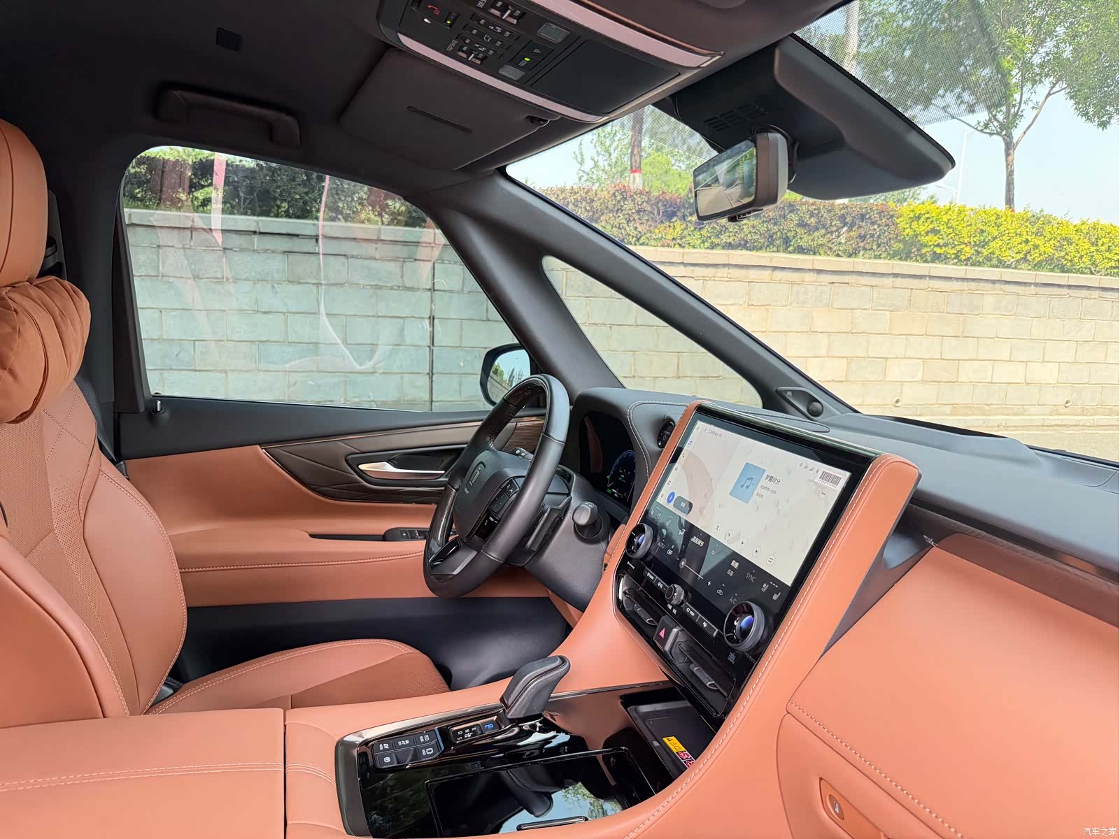 Toyota Vellfire, 2025 9