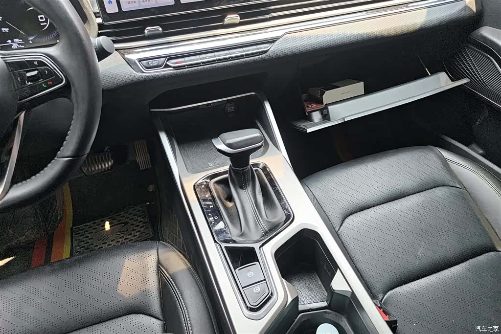 Geely Emgrand, 2023 16