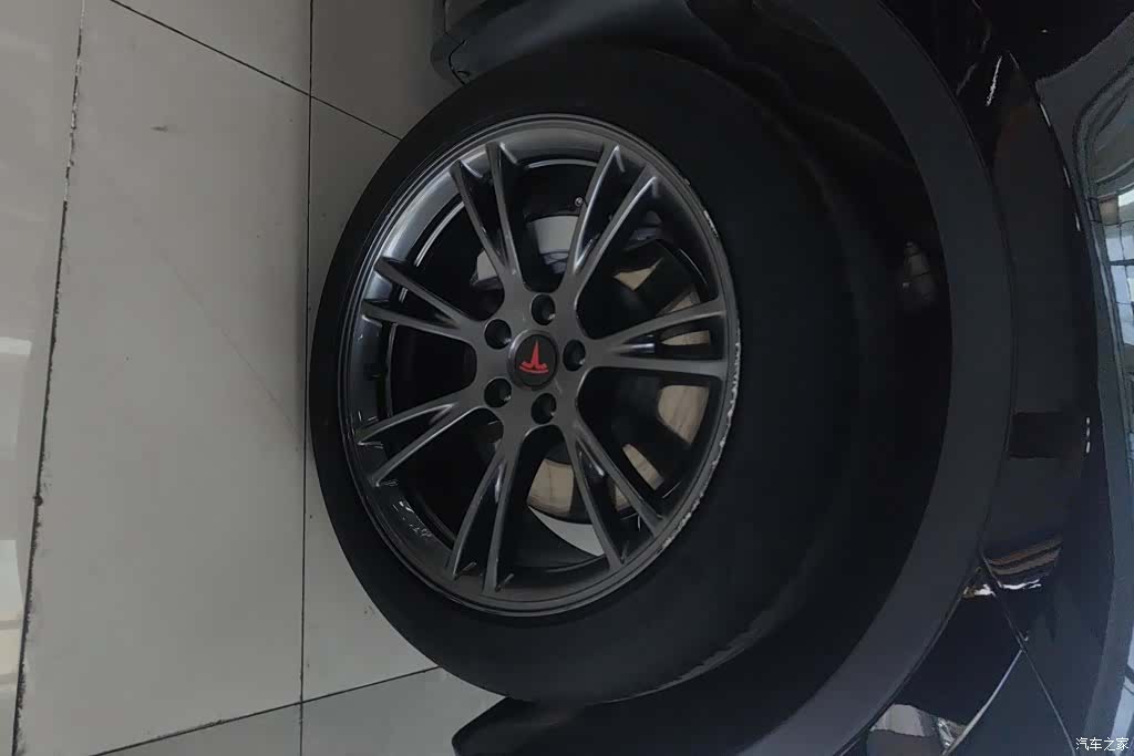 Tesla Model Y, 2024 6