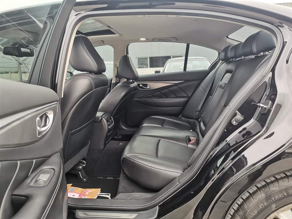 Infiniti Q50L