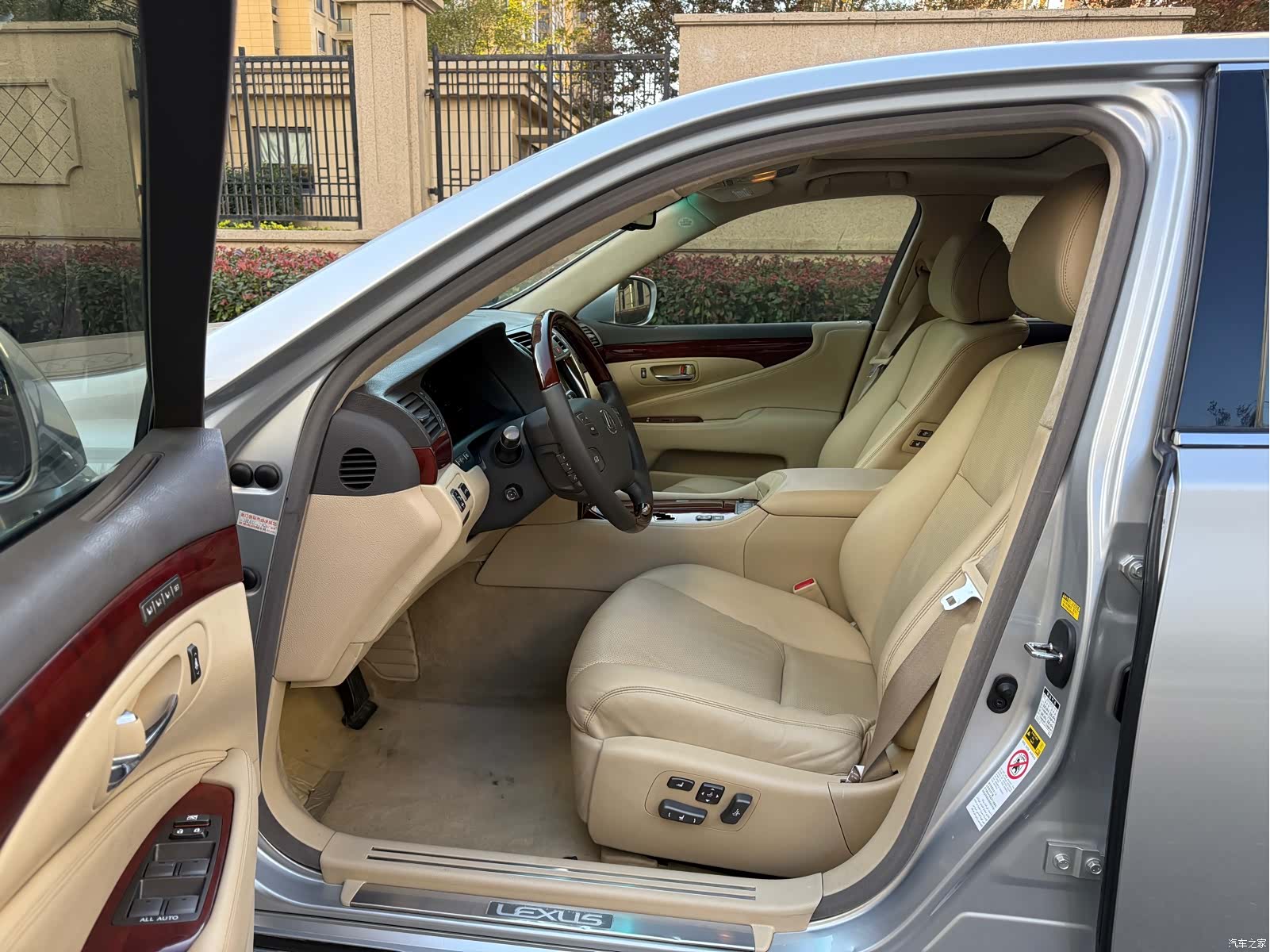 Lexus LS, 2007 9