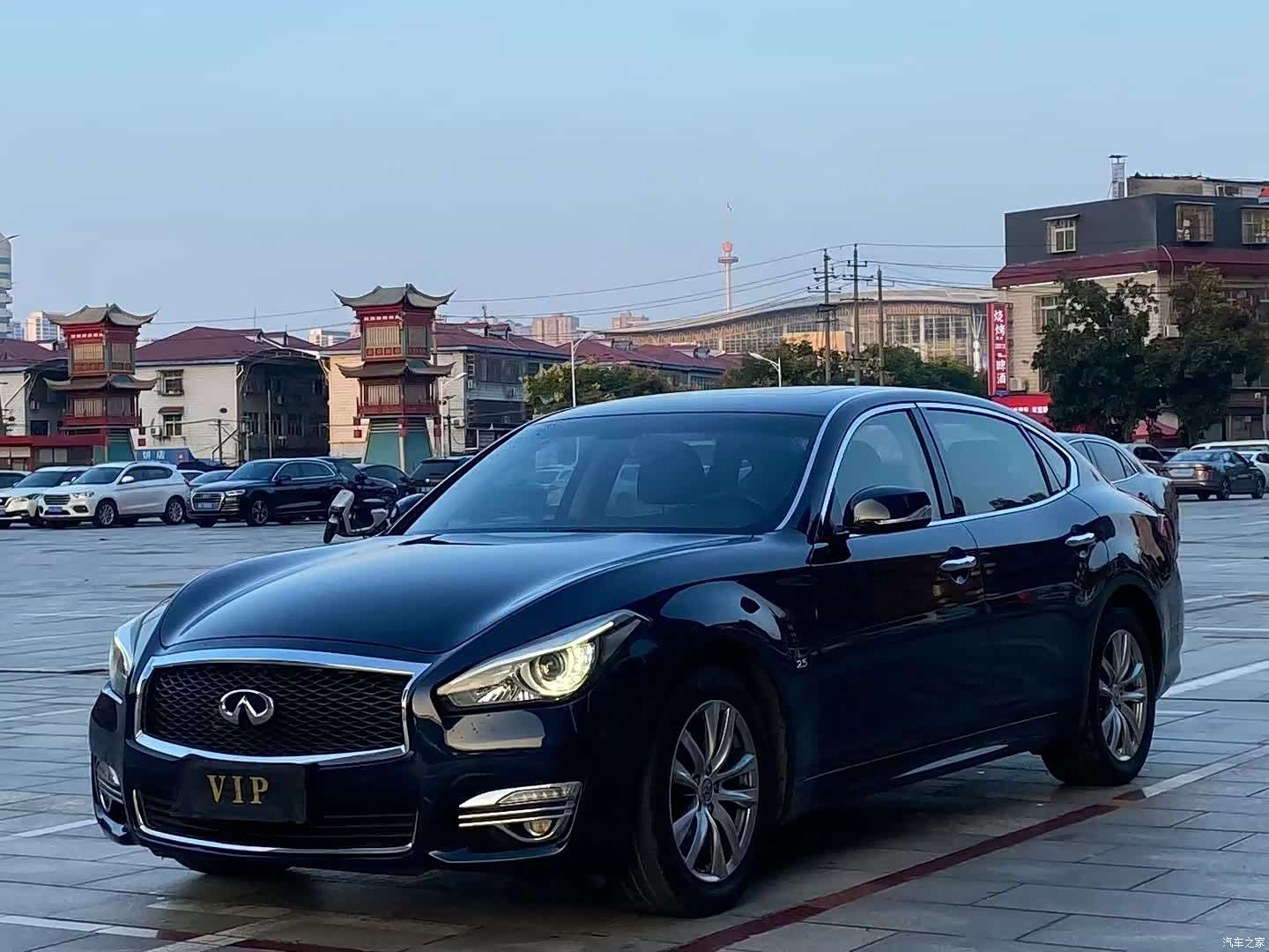 Infiniti Q70