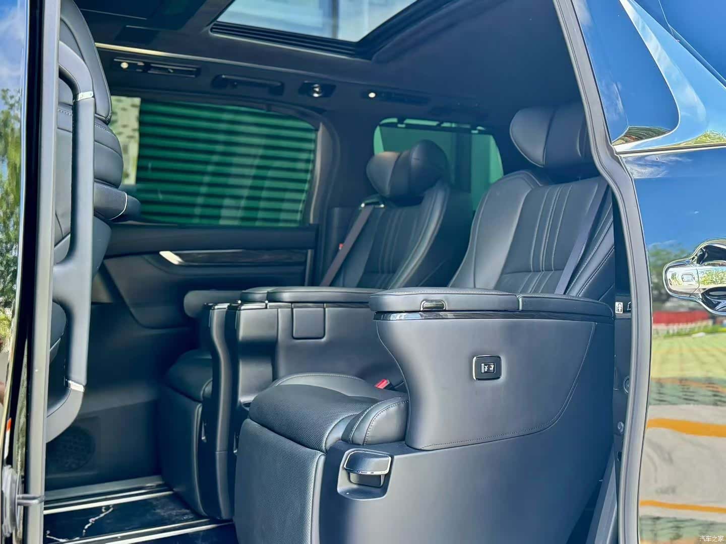 Lexus LM, 2023 8