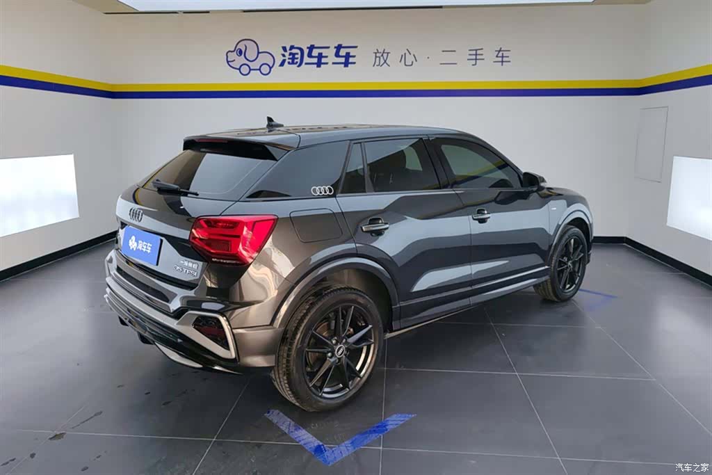 Audi Q2L, 2021 3