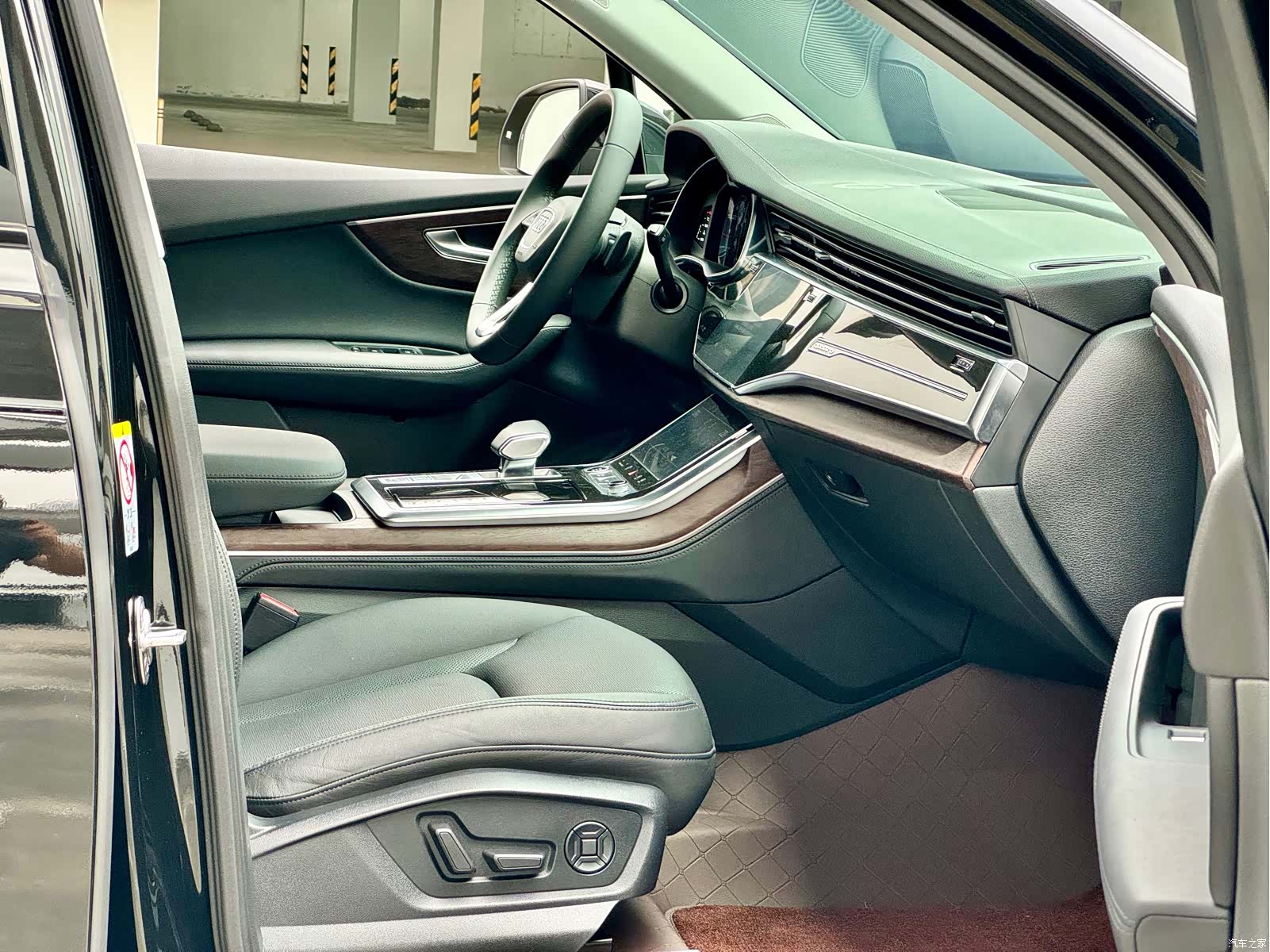 Audi Q7, 2023 10