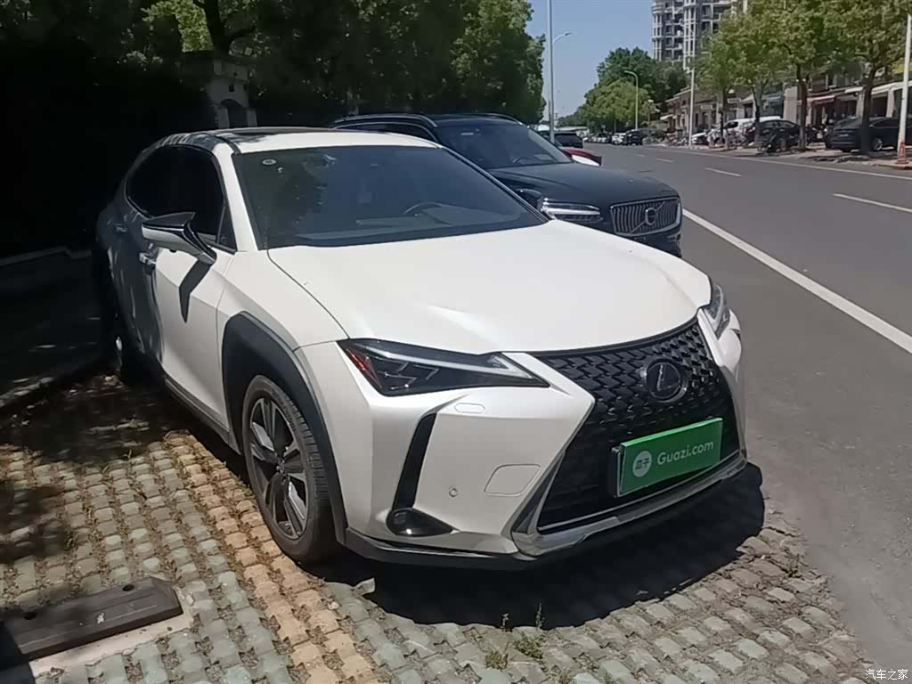 Lexus UX, 2020 4
