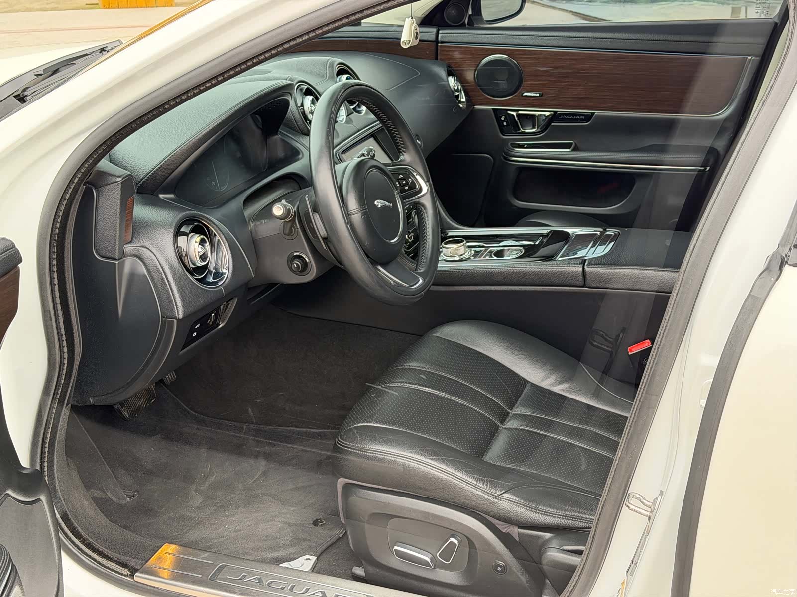 Jaguar XJ, 2015 все фото
