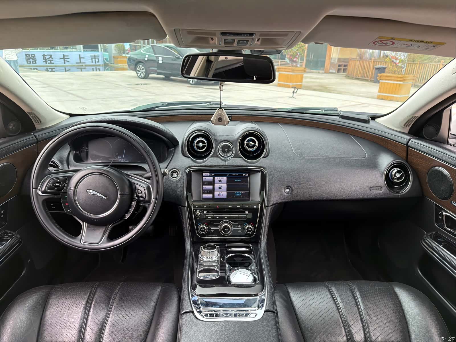 Jaguar XJ, 2015 7