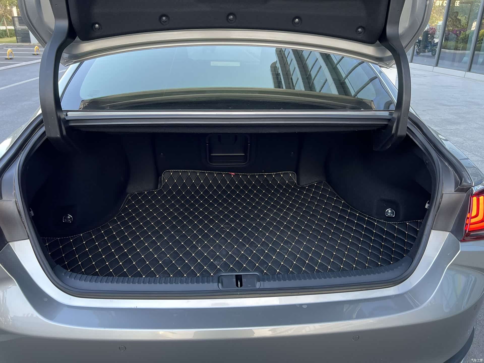 Lexus ES, 2022 13
