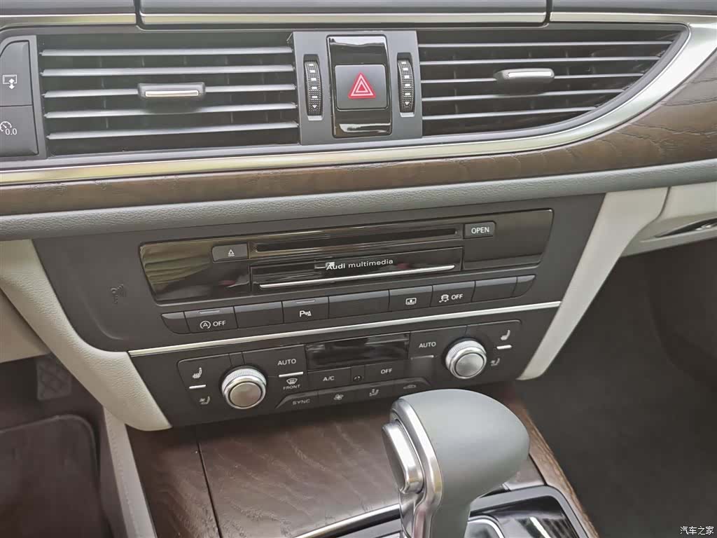Audi A6L, 2015 12