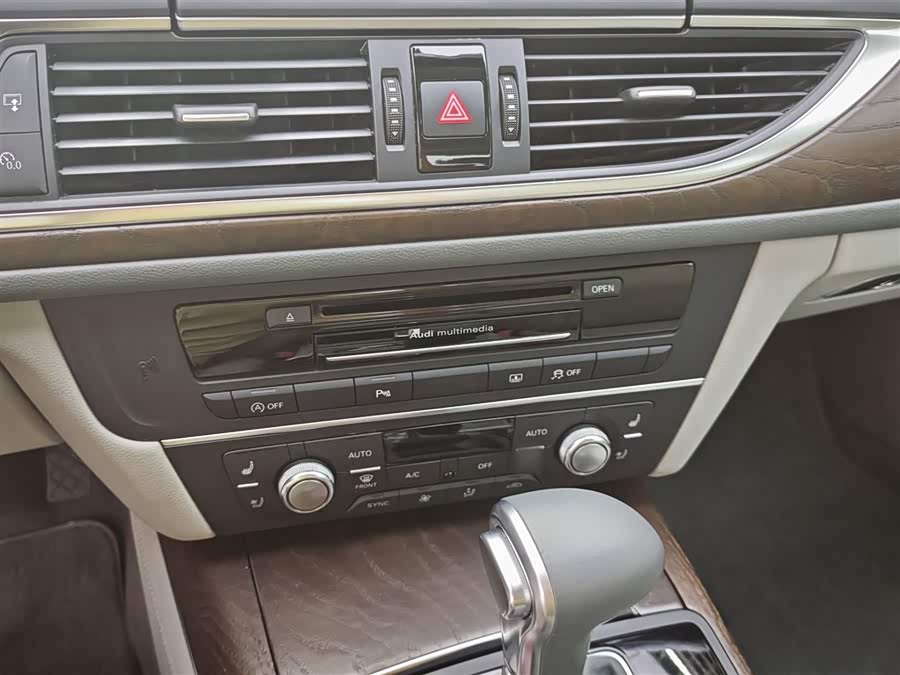 Audi A6L 2015, фото 12