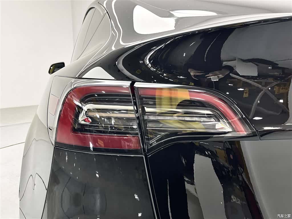Tesla Model Y, 2023 7