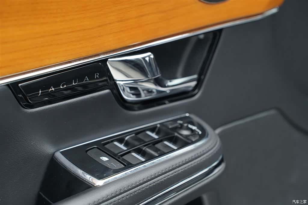 Jaguar XJ, 2013 24