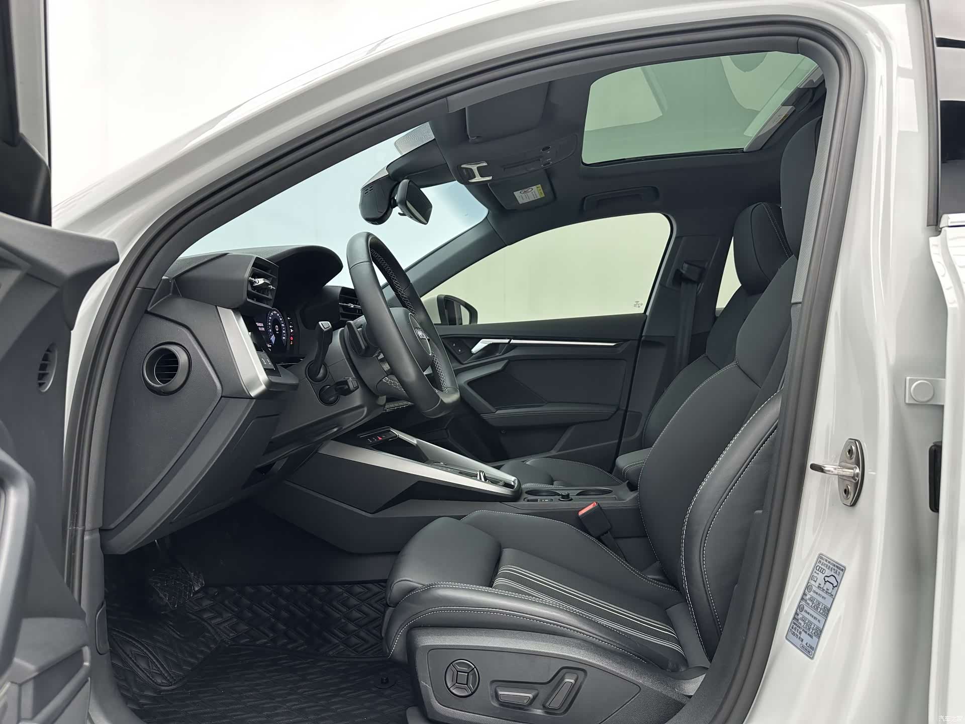 Audi A3, 2023 все фото
