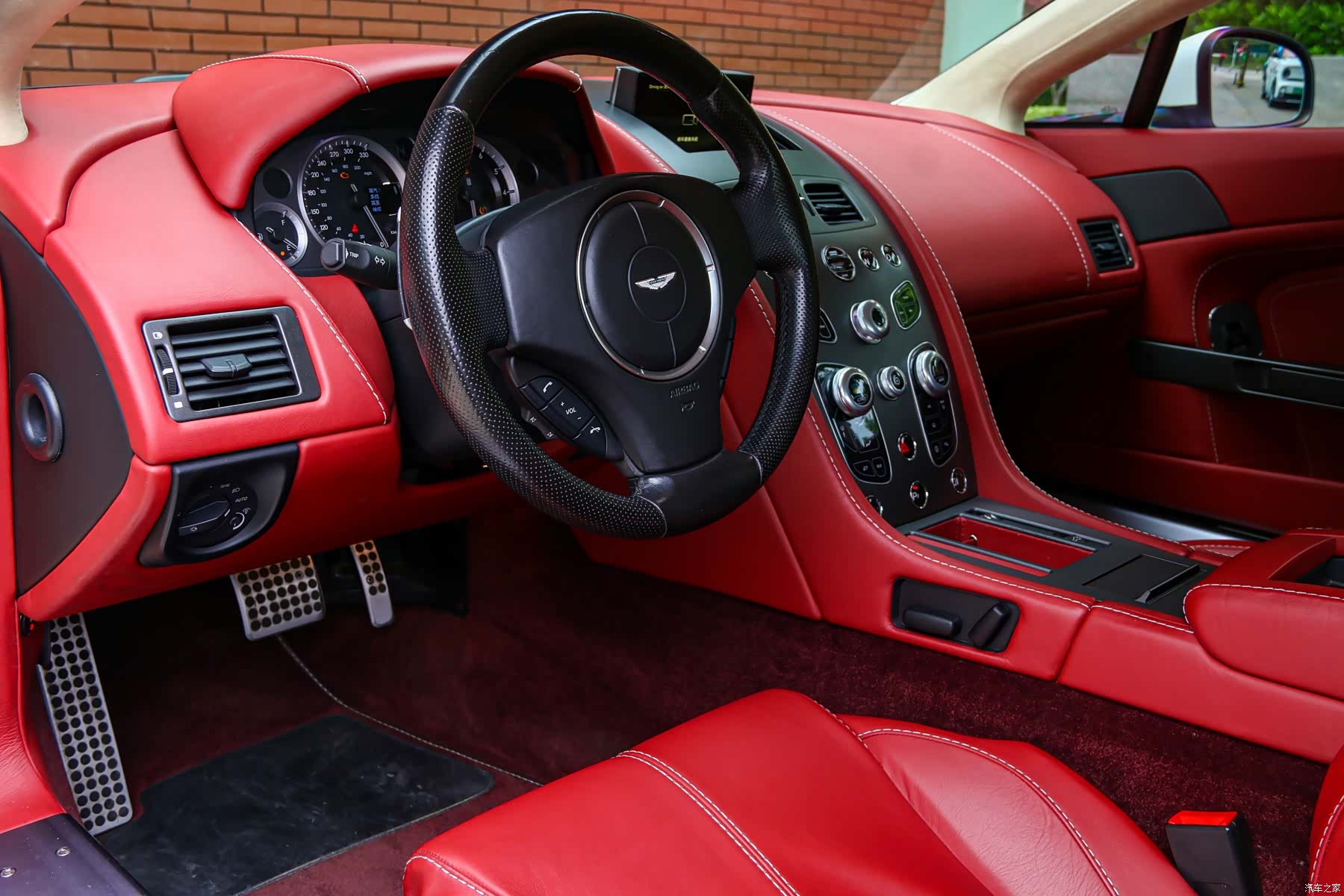 Aston Martin Vantage, 2016 4