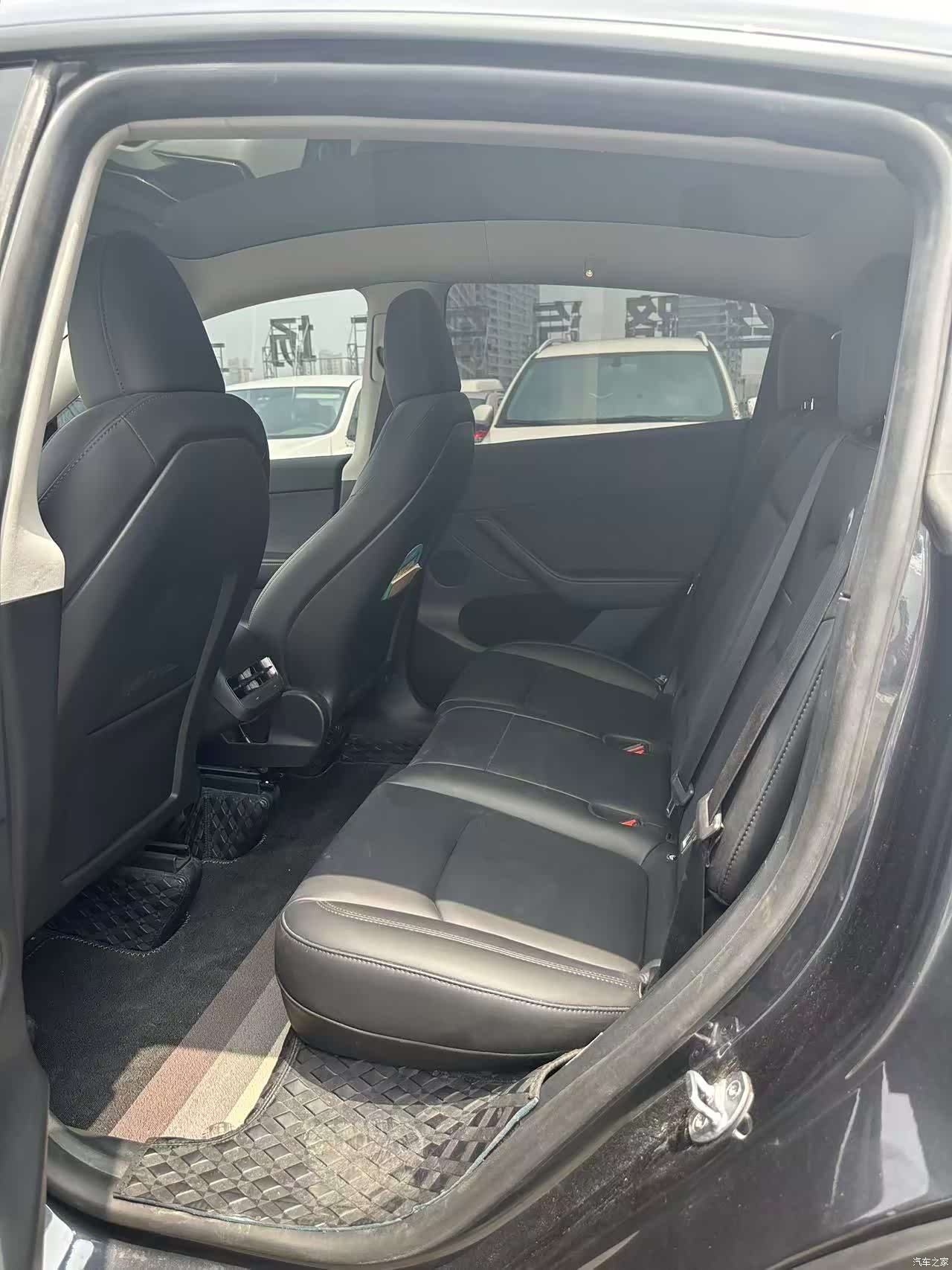 Tesla Model Y, 2025 7
