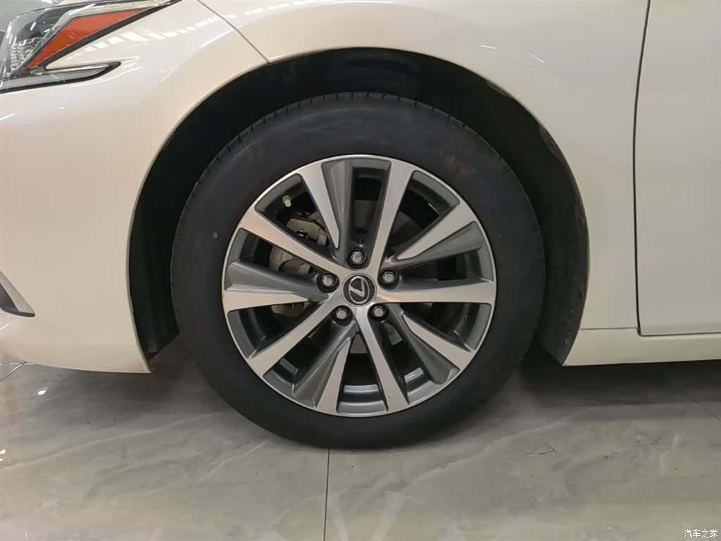 Lexus ES, 2021 23