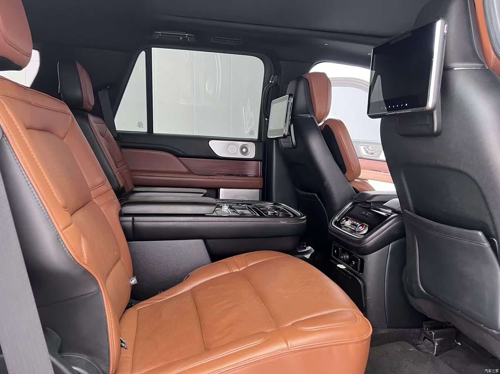 Lincoln Navigator, 2019 11