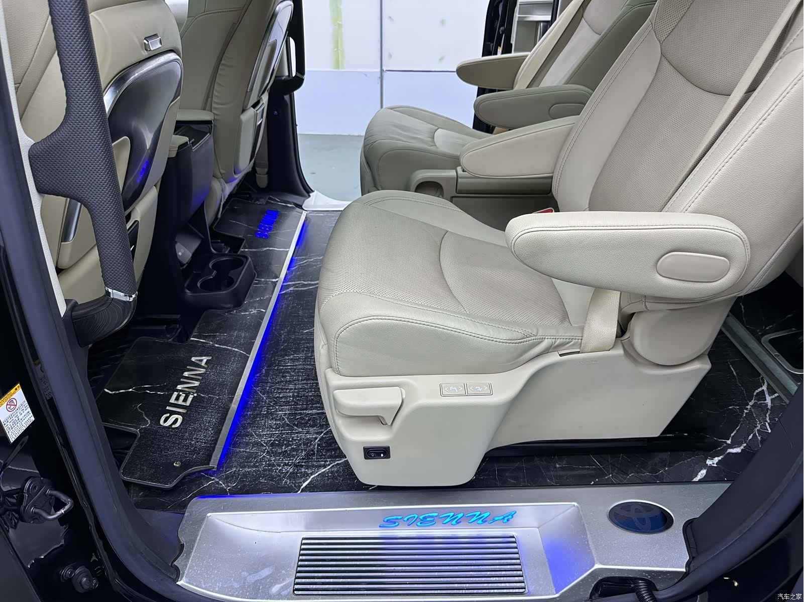 Toyota Sienna, 2022 13