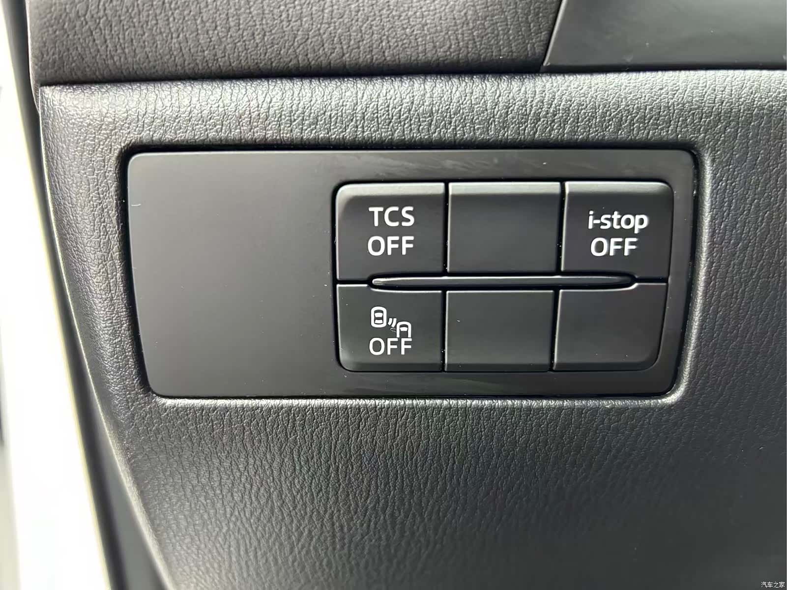 Mazda CX-4, 2023 11