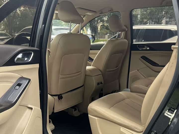 Baojun 730 2014 1.5L МКПП Комфорт 7 seats