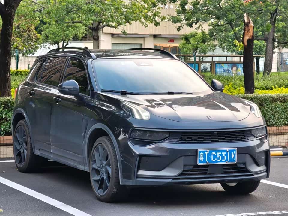 Lynk & Co 01