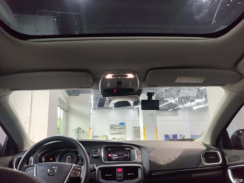Volvo V40, 2019 18