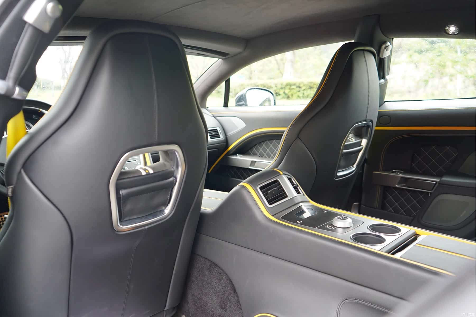 Aston Martin Rapide, 2011 16