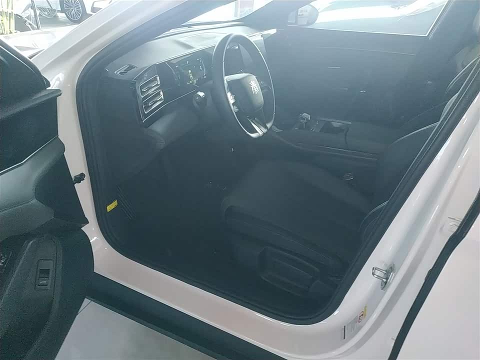 BYD Qin L BYD Qin L