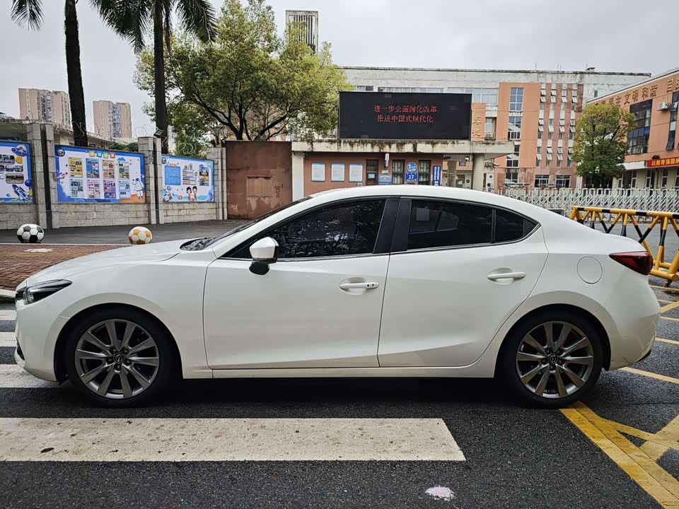 Mazda 3 Angkesaila