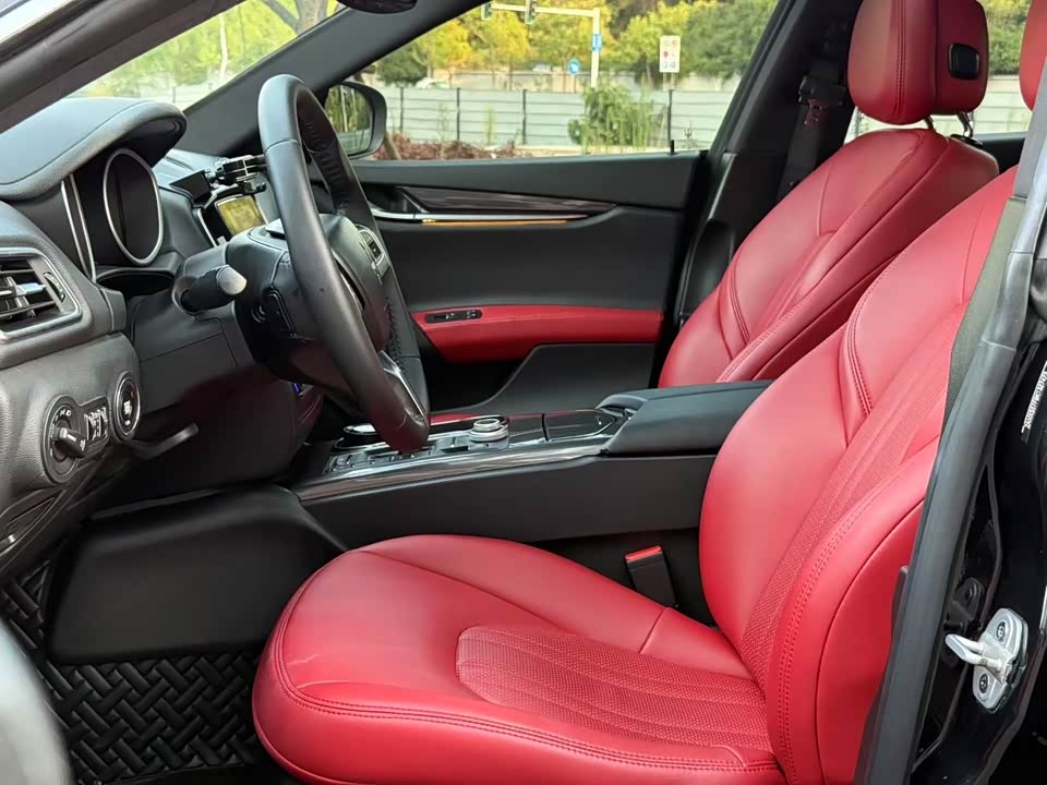 Maserati Ghibli Maserati Ghibli