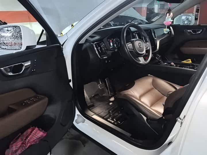 Volvo XC60, 2019 года фото 13