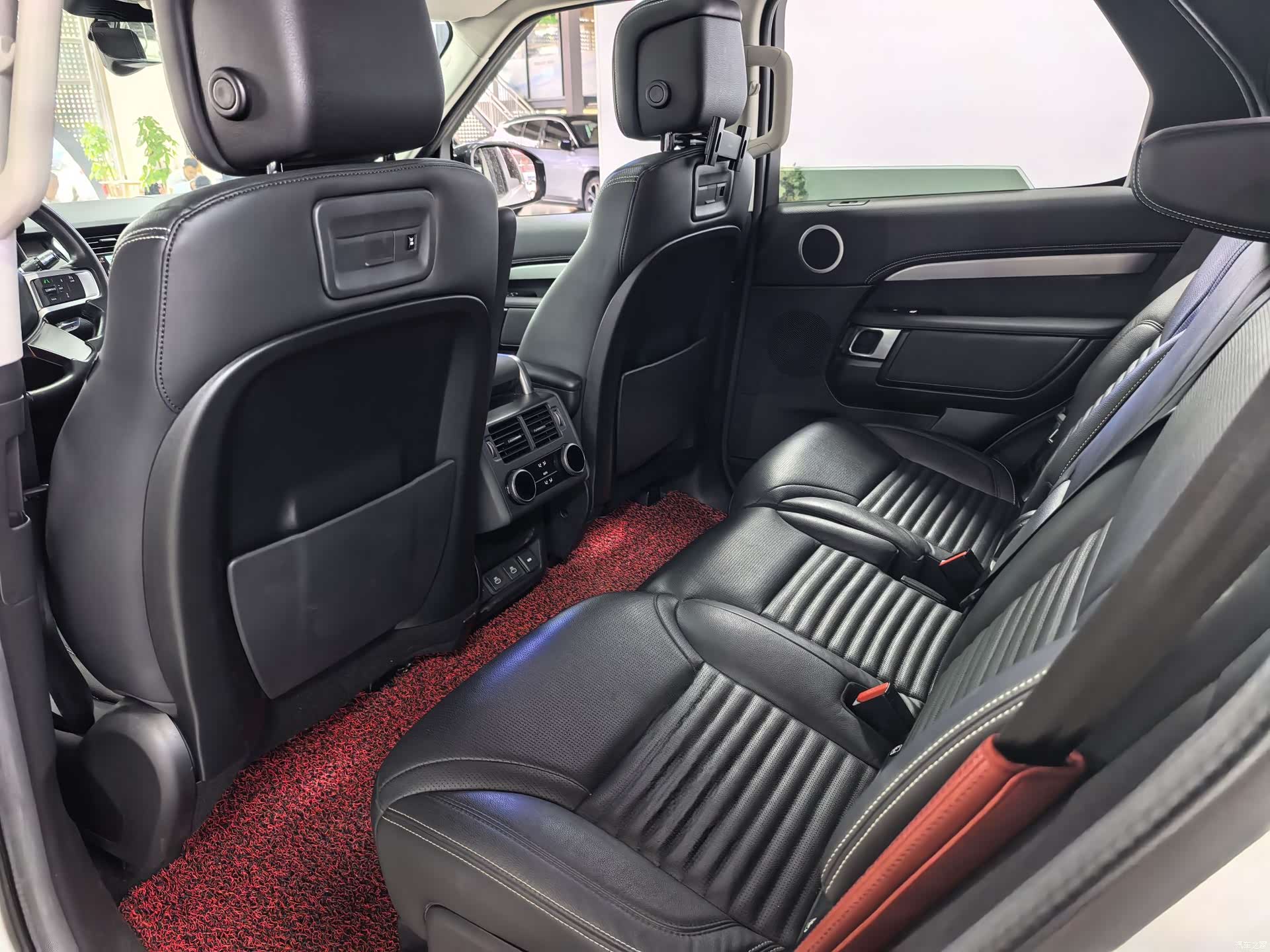 Land Rover Discovery, 2022 все фото