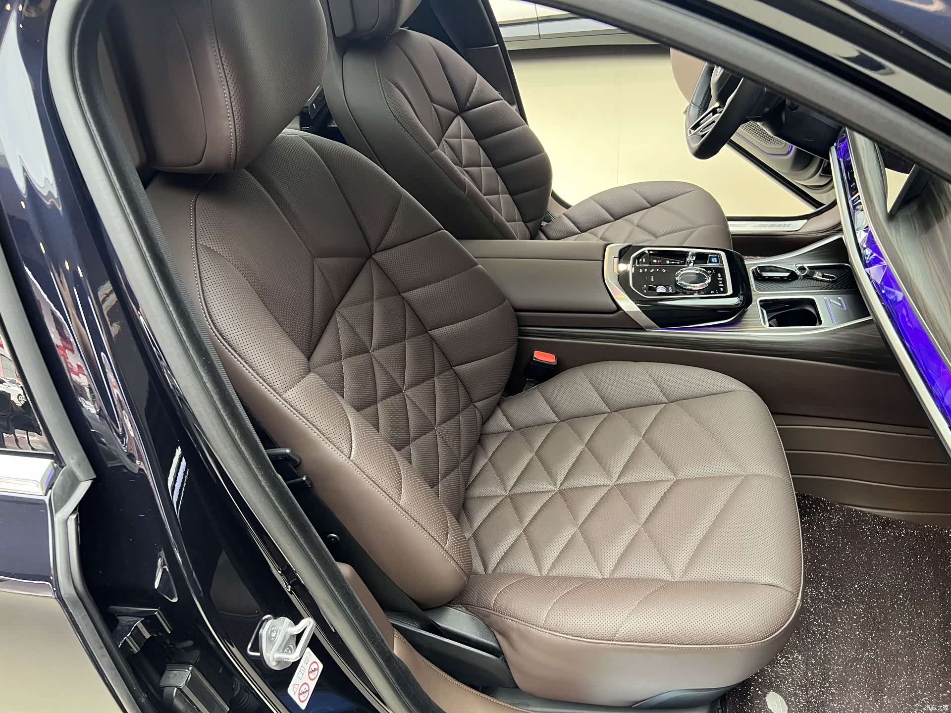 BMW i7, 2025 6