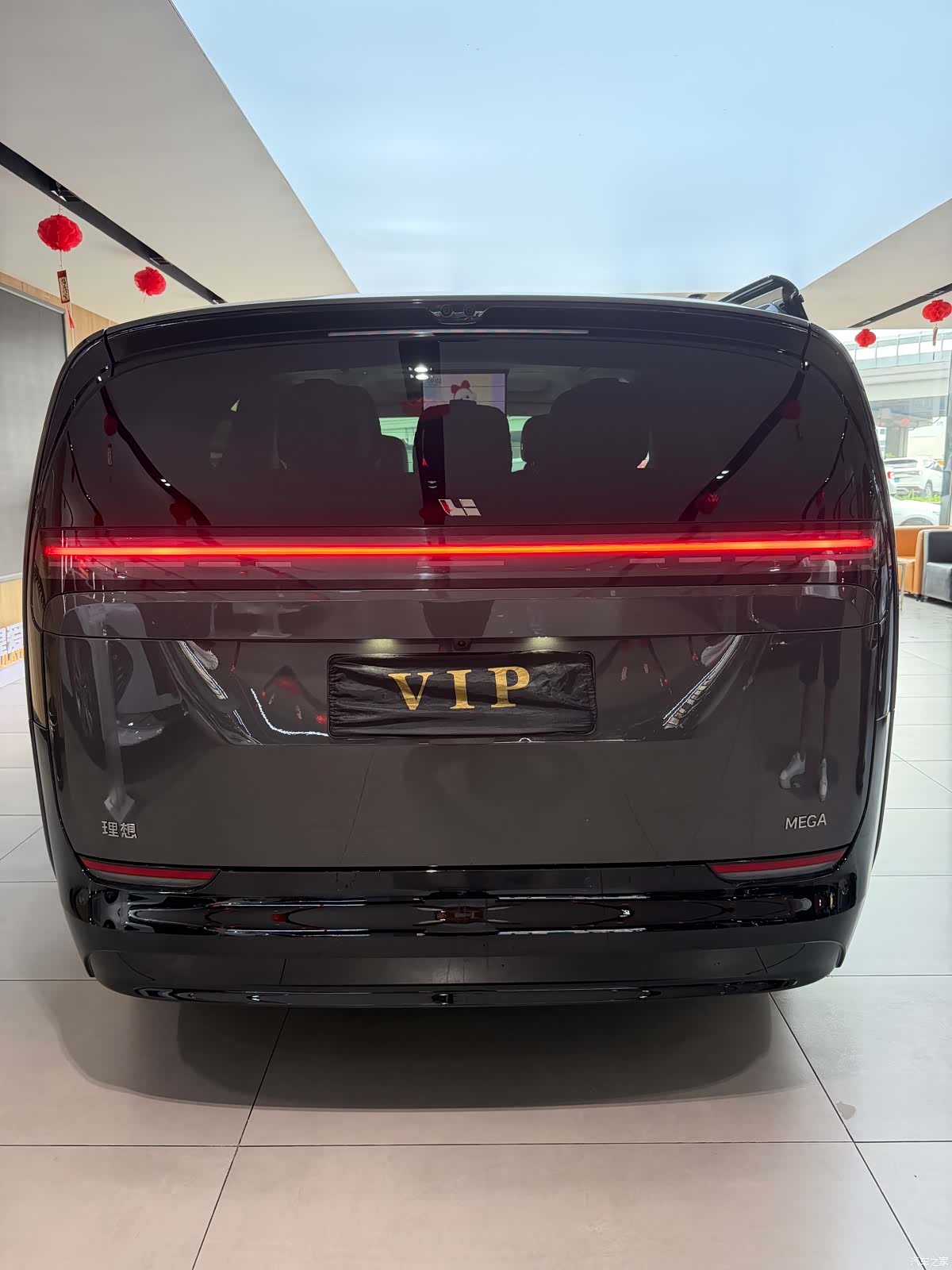 Li Auto MEGA, 2025 11