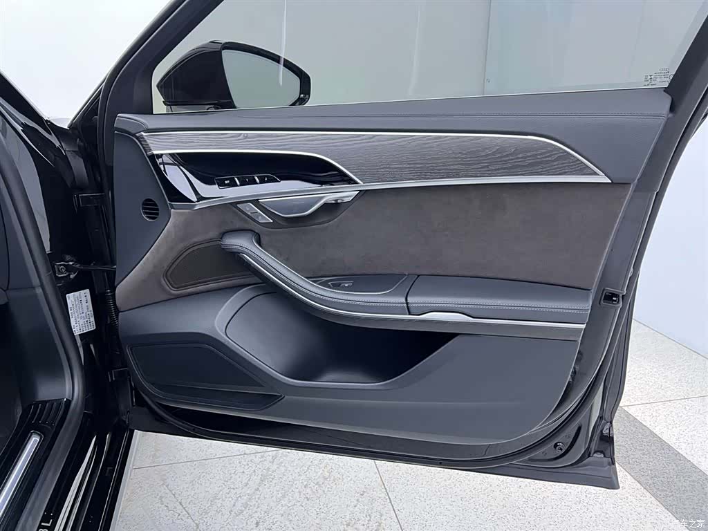 Audi A8L, 2023 24