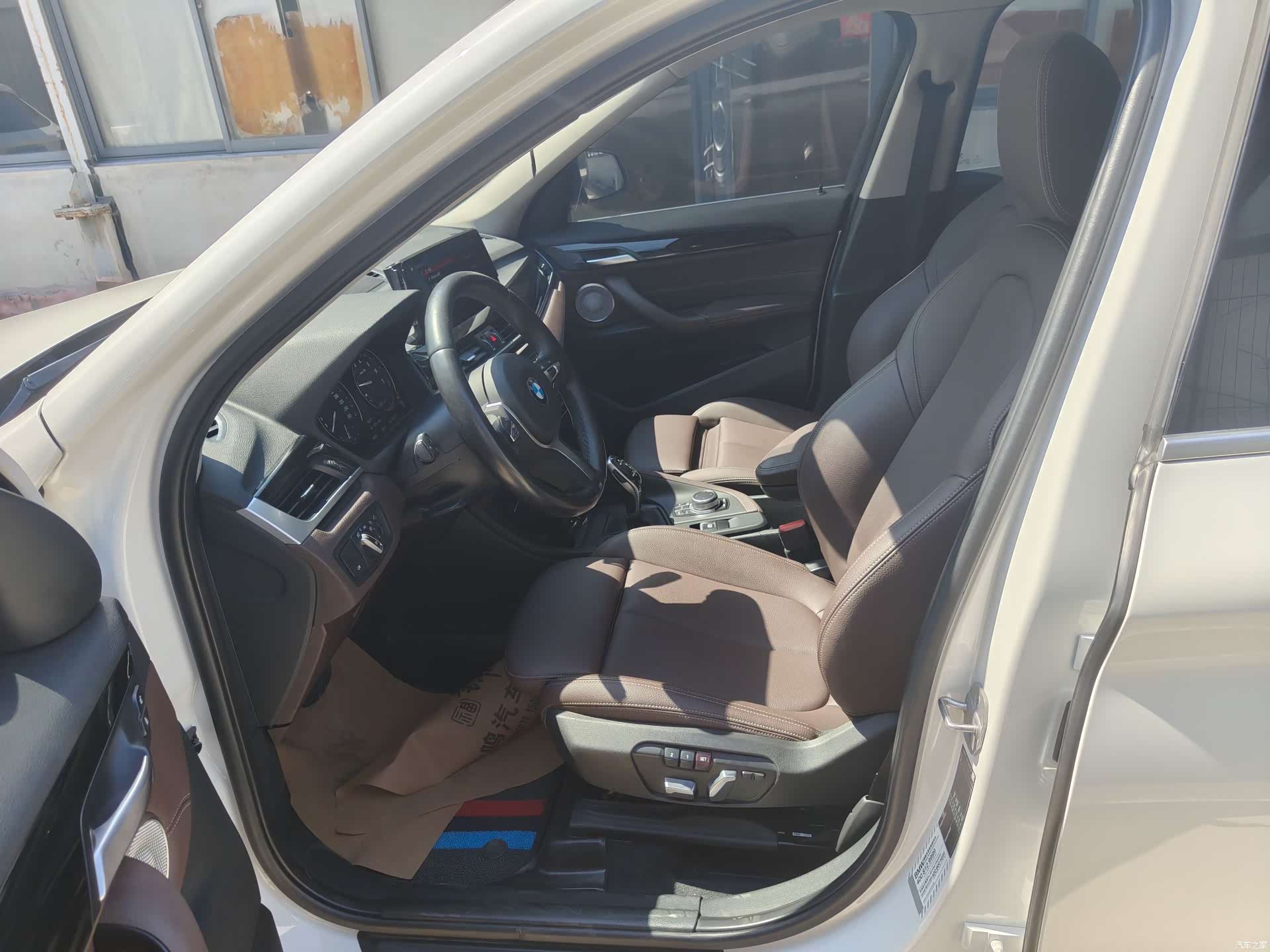 BMW X1, 2021 все фото