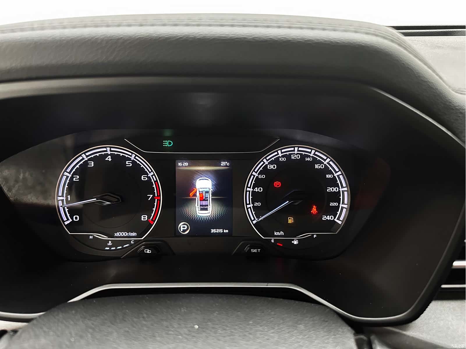 Geely X6, 2021 21