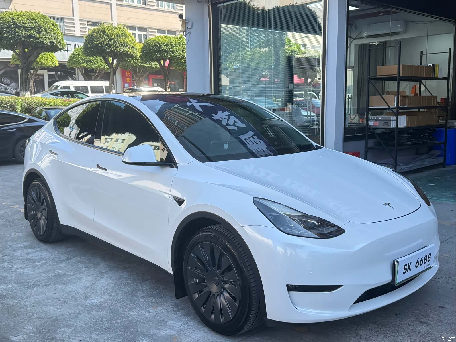 Tesla Model Y, 2021 3
