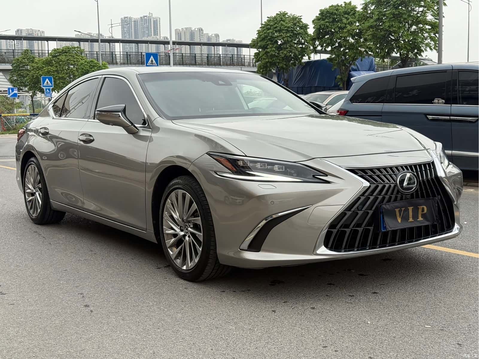 Lexus ES, 2024 3