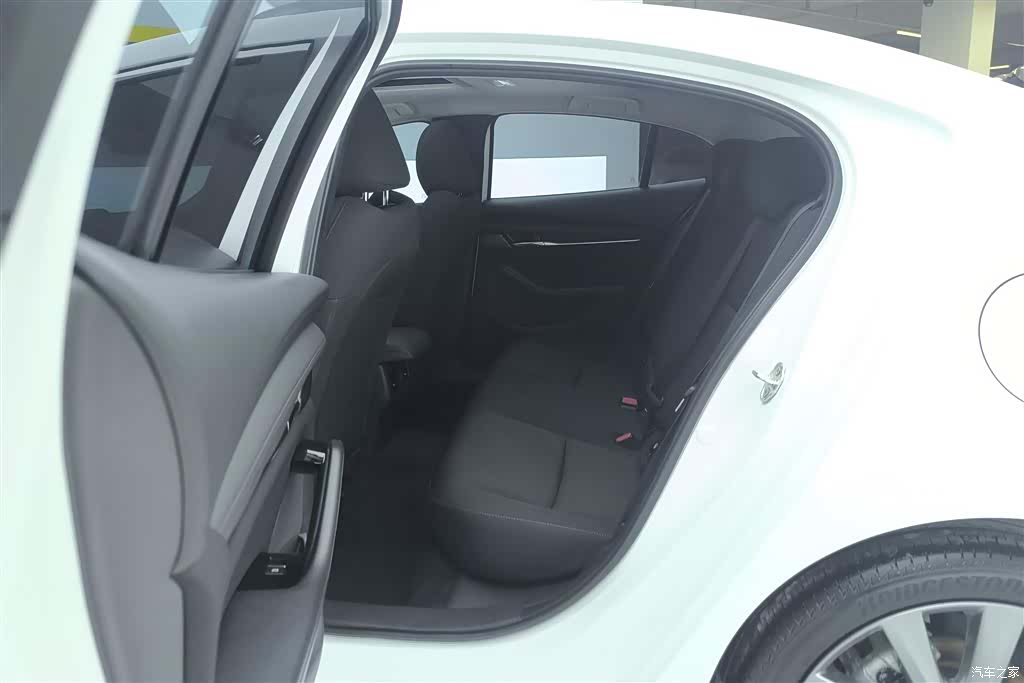 Mazda Mazda3, 2023 11