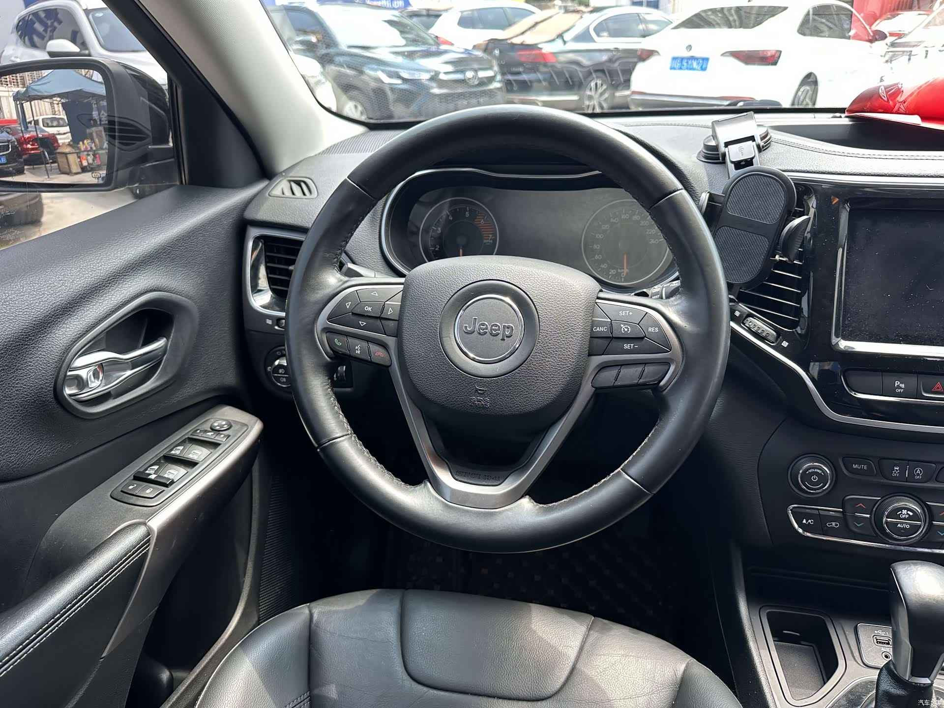 Jeep Cherokee, 2019 15