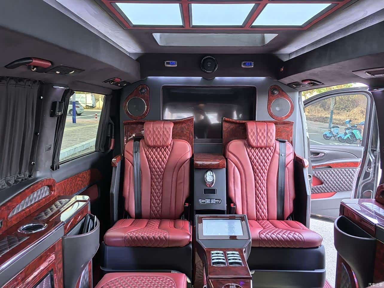 Mercedes-Benz V-Class, 2019 16