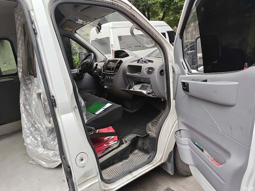 Maxus V80, 2022 19