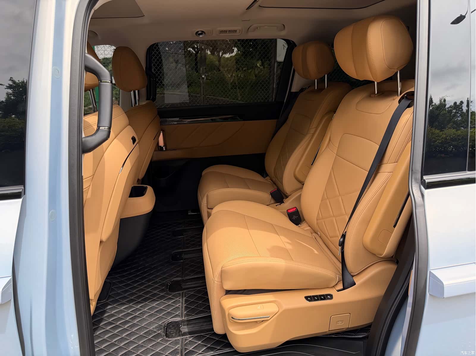 Trumpchi E8, 2024 17