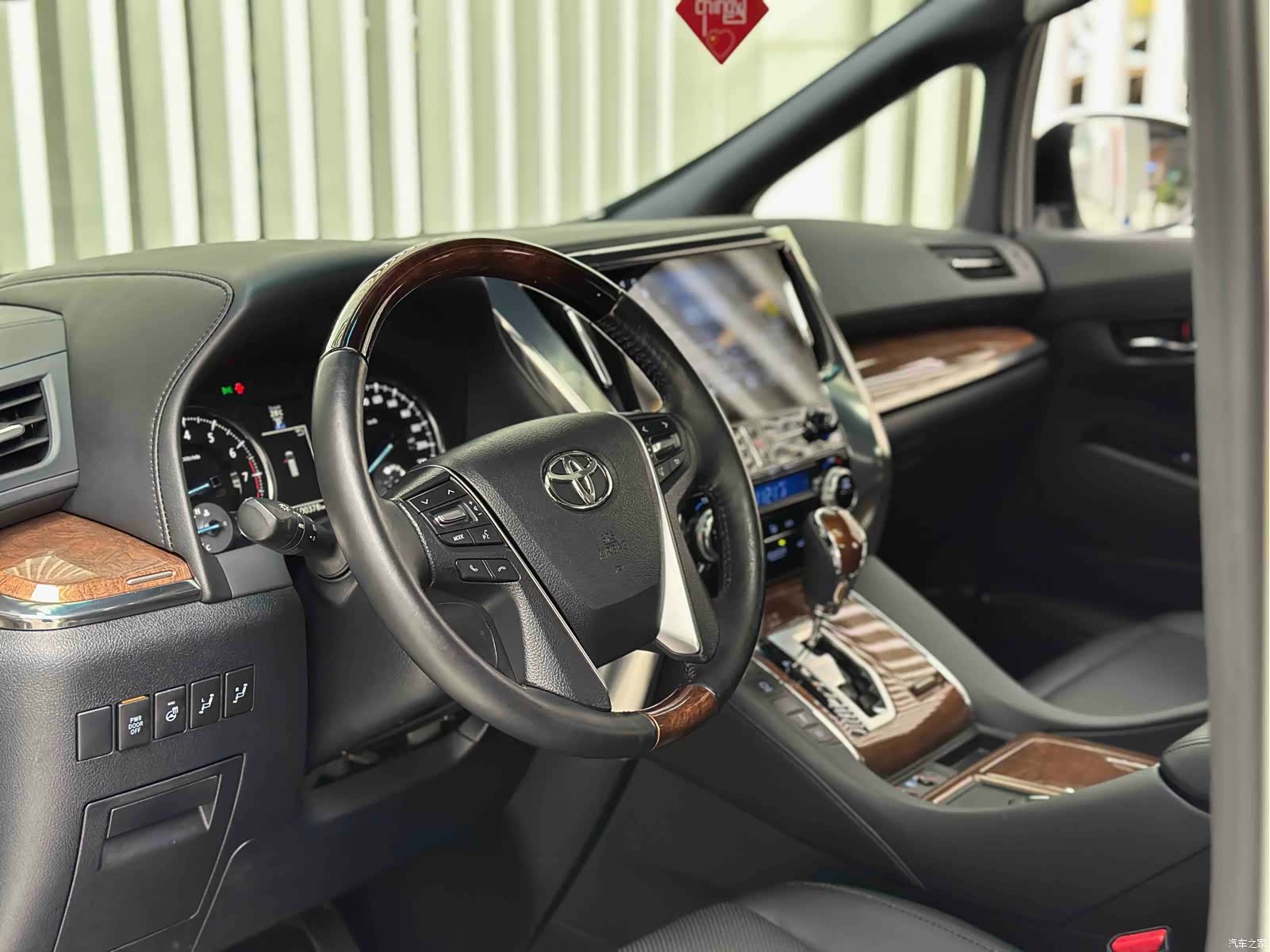 Toyota Alphard, 2020 24