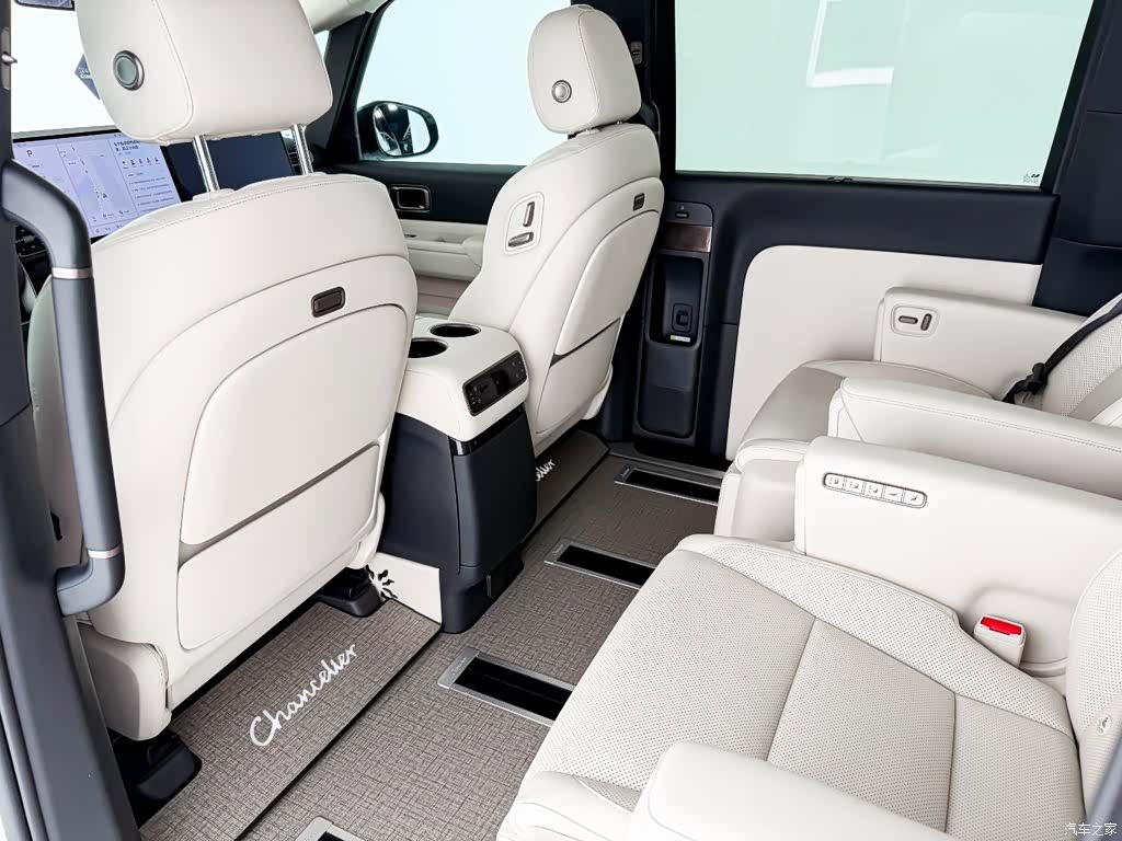 Li Auto MEGA, 2025 10