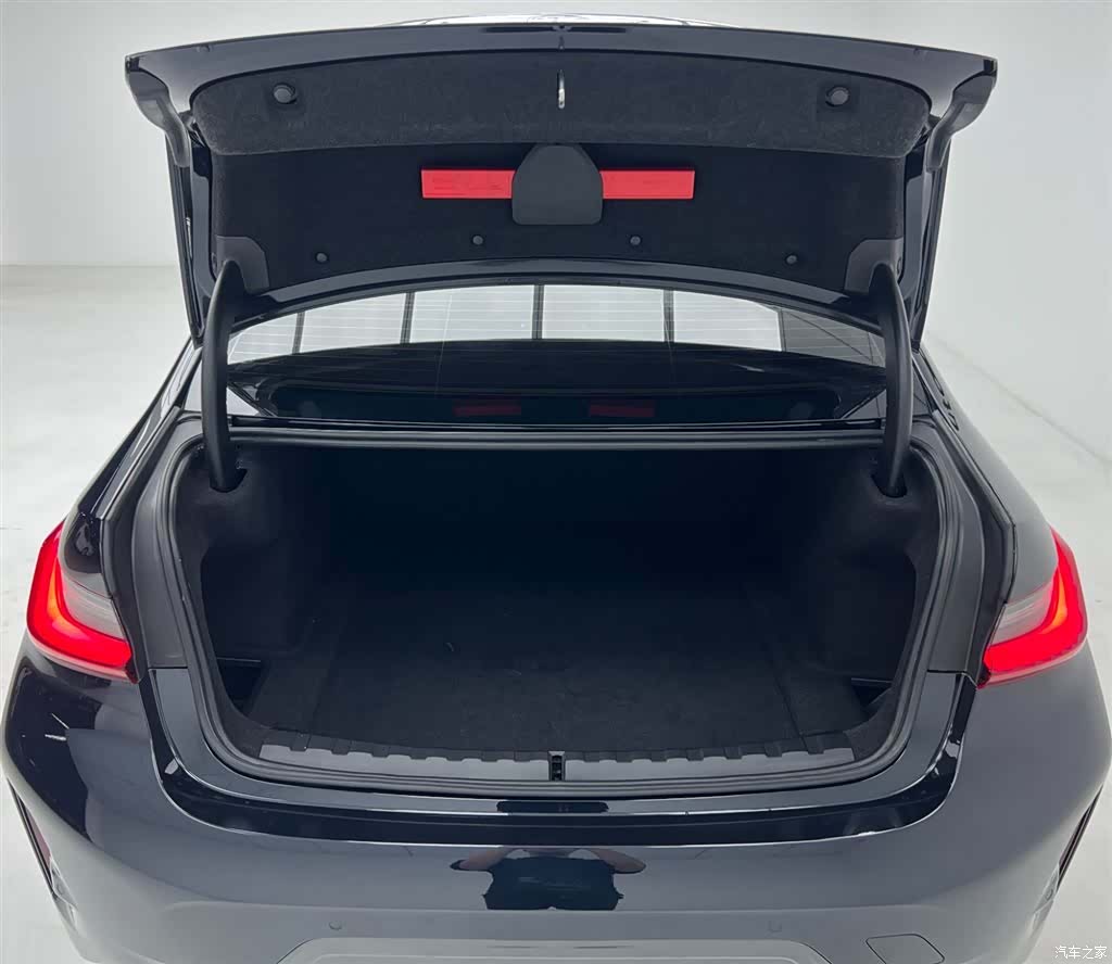 BMW 3 Series, 2023 22
